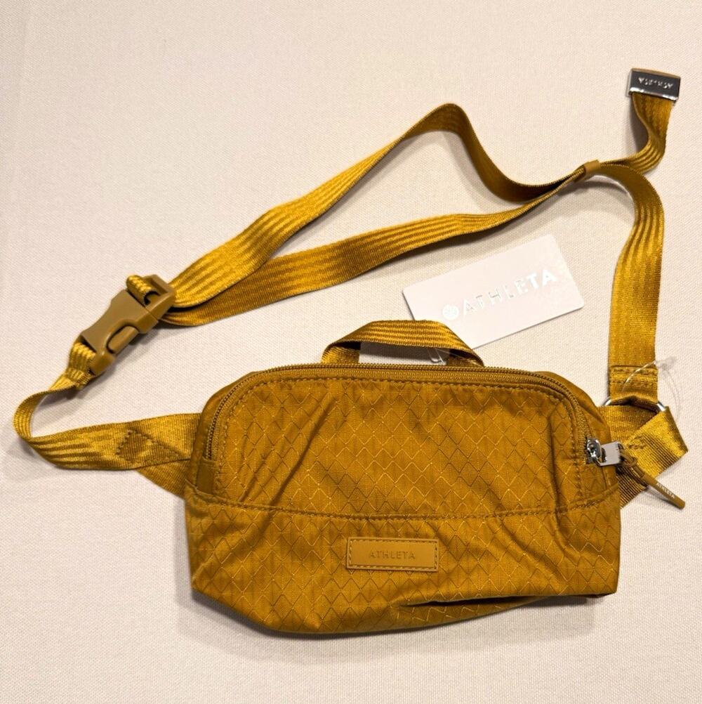 Athleta Excursion Mini Belt Bag Palo verde Mustard Yellow water repellent